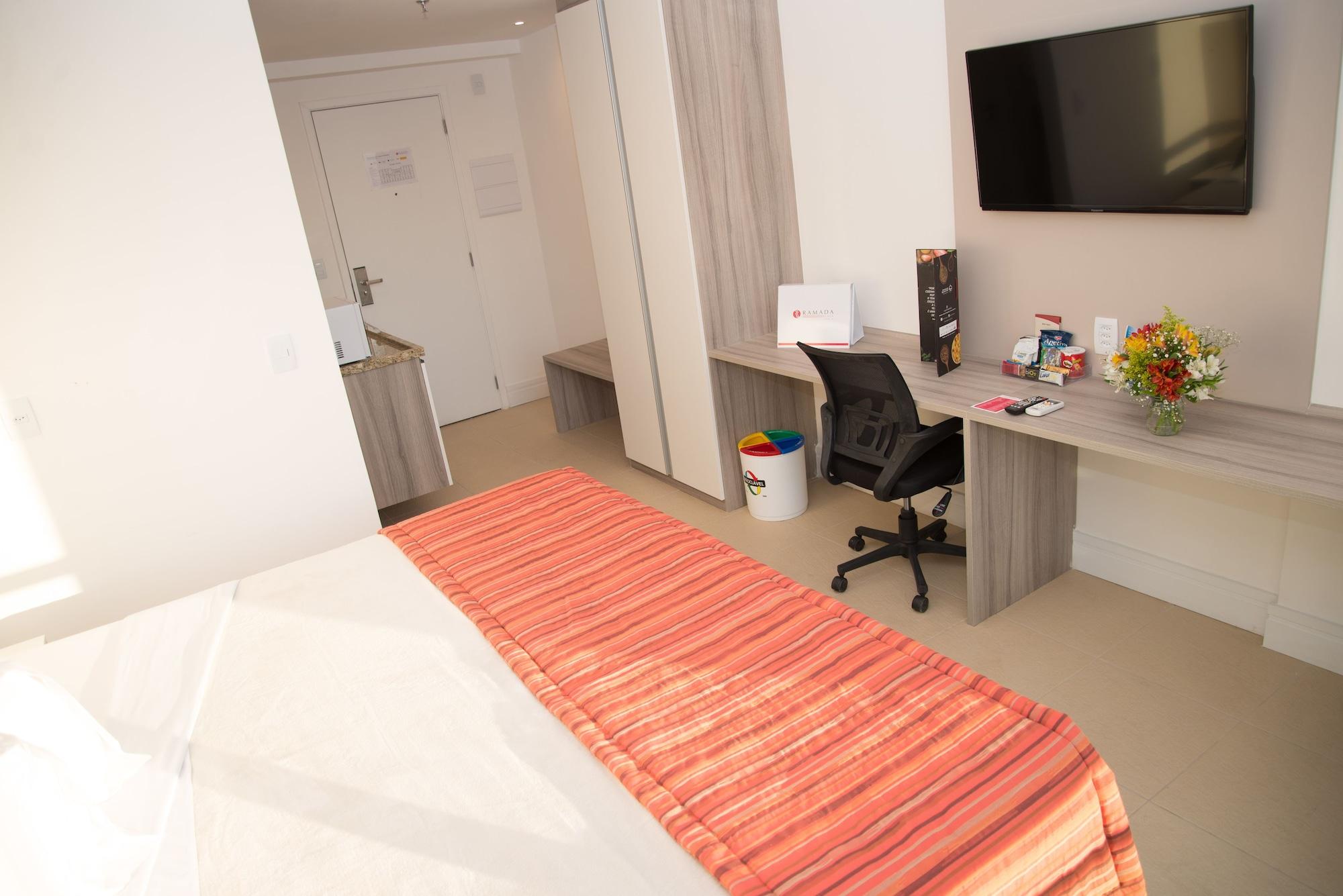 Ramada By Wyndham Macae Hotel & Suites Экстерьер фото