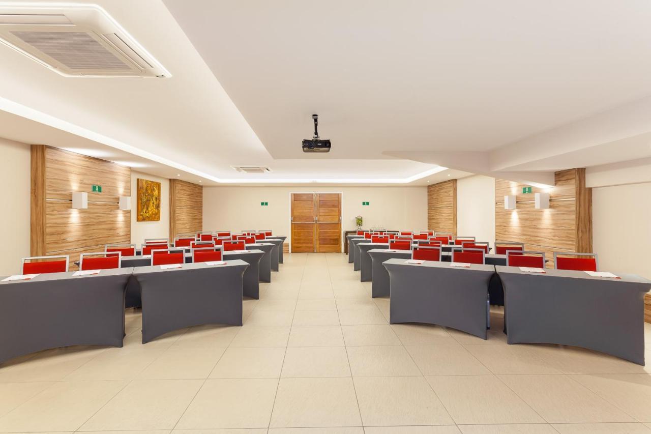Ramada By Wyndham Macae Hotel & Suites Экстерьер фото