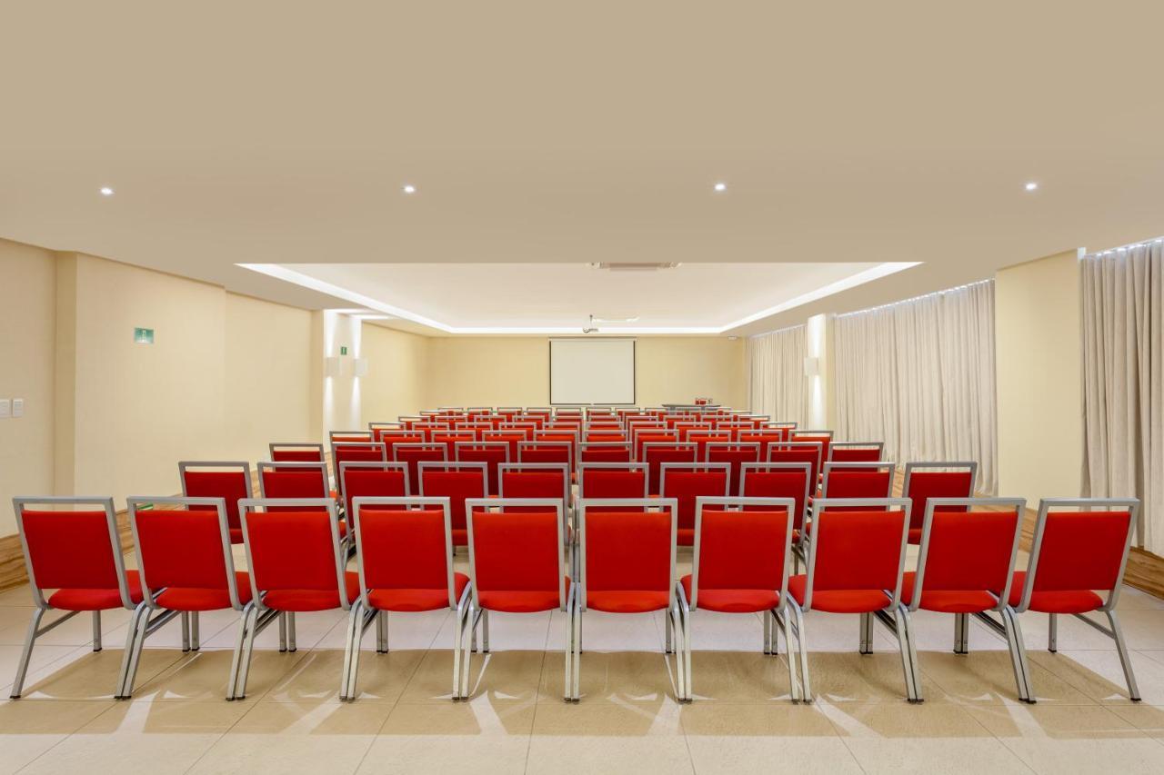 Ramada By Wyndham Macae Hotel & Suites Экстерьер фото