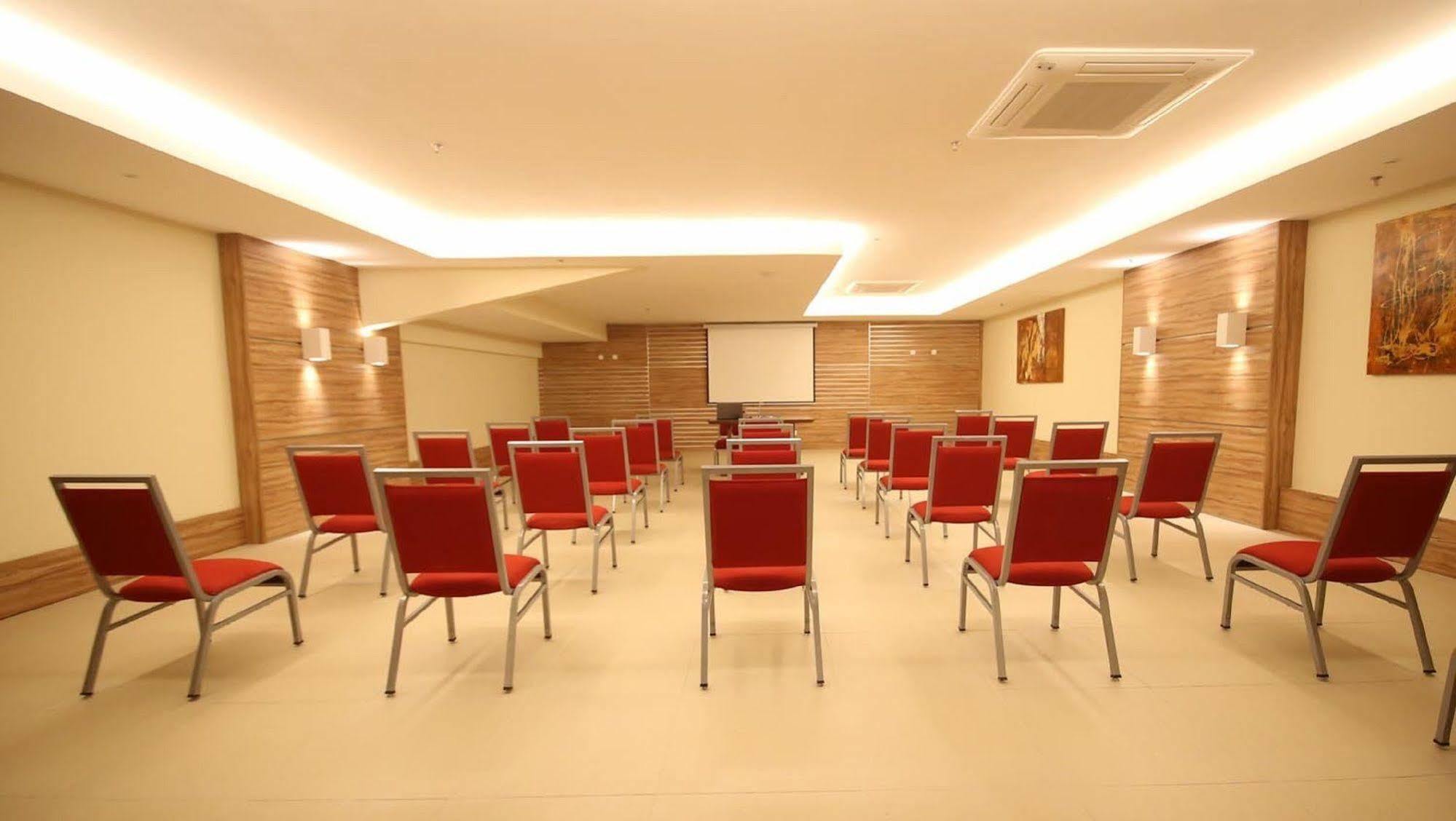 Ramada By Wyndham Macae Hotel & Suites Экстерьер фото